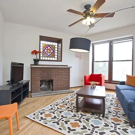 Six-bedroom On N Lincoln Avenue Apt 3 Chicago