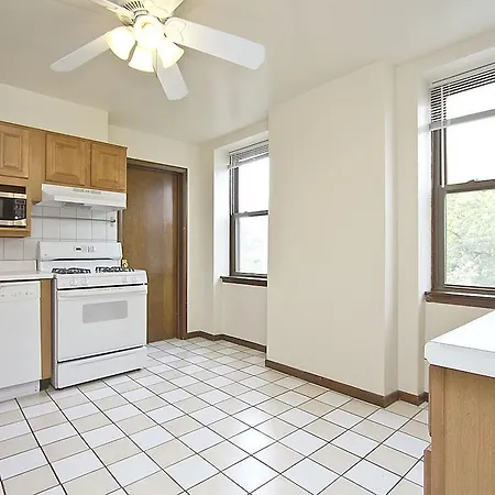 Six-bedroom On N Lincoln Avenue Apt 3 Apartment