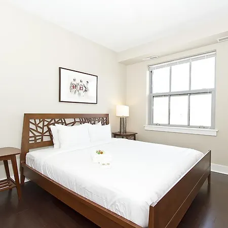 Two-bedroom On W Randolph Street Apt 6b Apartment *