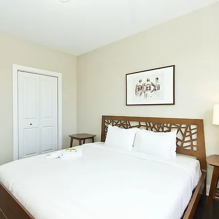 Two-bedroom On W Randolph Street Apt 6b Apartment *