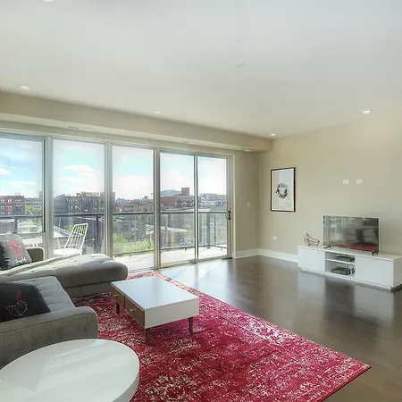 Two-bedroom On W Randolph Street Apt 6b Apartment