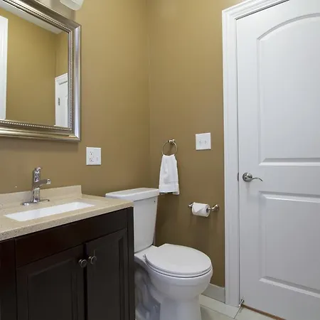 Apartment Three-bedroom On W Division Street Apt 2f Chicago
