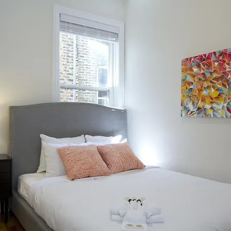 Three-bedroom On W Division Street Apt 2f Apartment