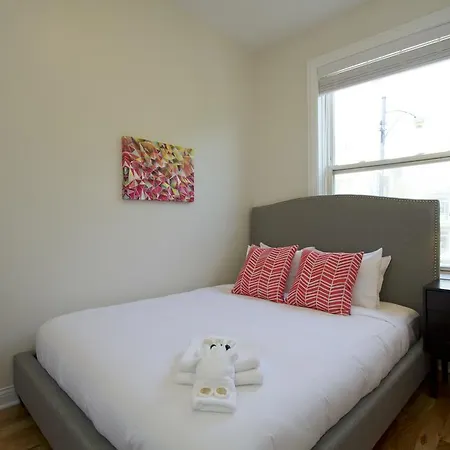 Three-bedroom On W Division Street Apt 2f Apartment *