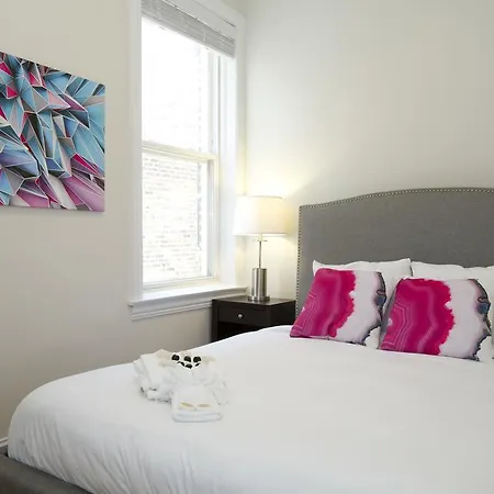 Three-bedroom On W Division Street Apt 2f Apartment
