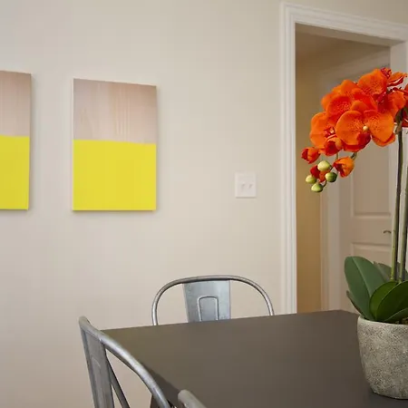 Three-bedroom On W Division Street Apt 2f Apartment *