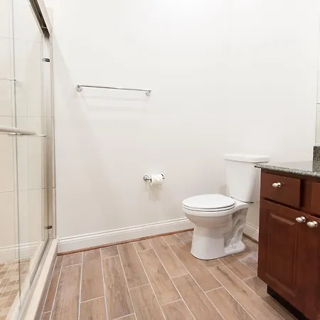 Studio On W Fullerton Avenue Apt D * Chicago