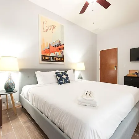 Studio On W Fullerton Avenue Apt D * Chicago