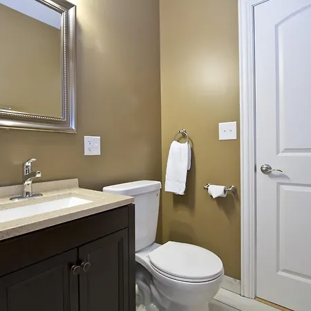 Two-bedroom On W Division Street Apt 1r Apartment Chicago