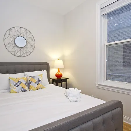 Two-bedroom On W Division Street Apt 1r Chicago