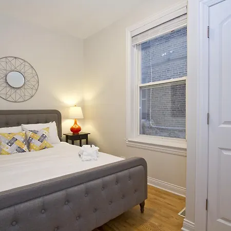 Two-bedroom On W Division Street Apt 1r Apartment