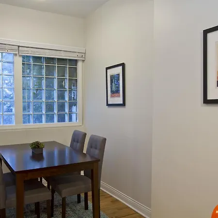 Two-bedroom On W Division Street Apt 1r Apartment *