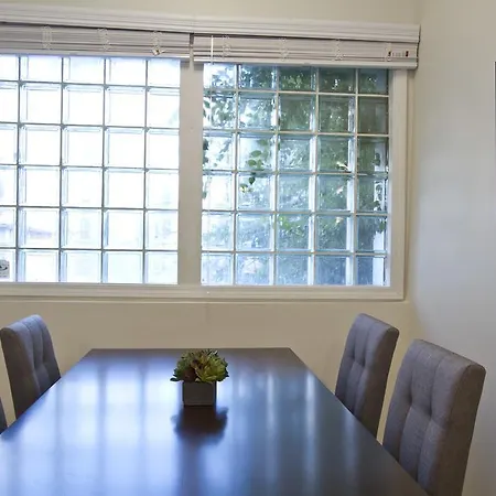 Two-bedroom On W Division Street Apt 1r Chicago