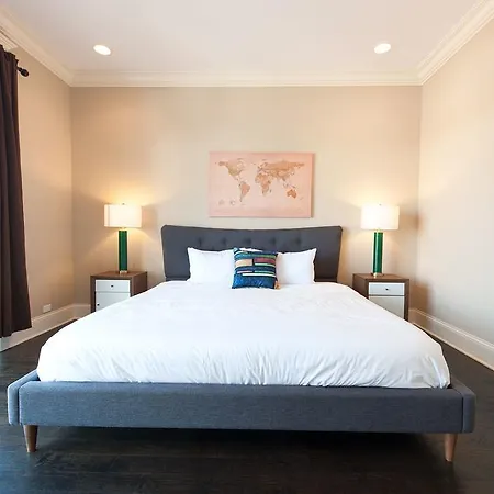 Three-bedroom On N Halsted Street Apt 4