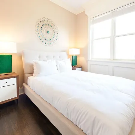 Three-bedroom On N Halsted Street Apt 4