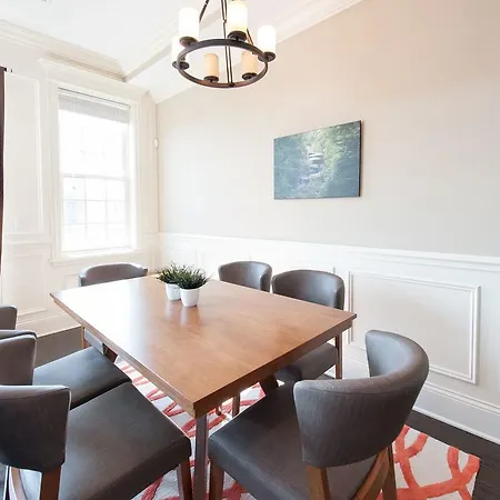 Apartment Three-bedroom On N Halsted Street Apt 4