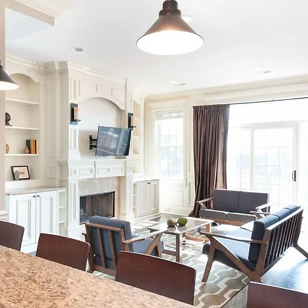Three-bedroom On N Halsted Street Apt 4 Apartment Chicago