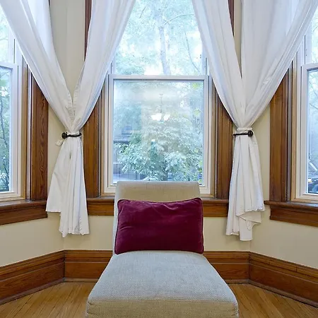 Apartment Three-bedroom On N Seminary Avenue Apt 1