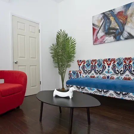 On W Belmont Avenue 1r Apartment