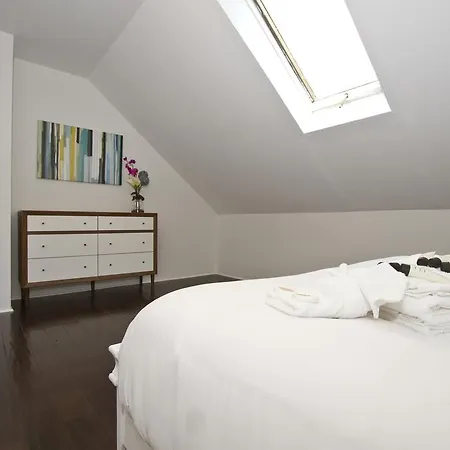 Apartment On W Belmont Avenue 1r *