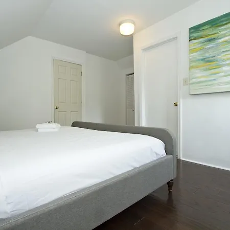 On W Belmont Avenue 1r Apartment *