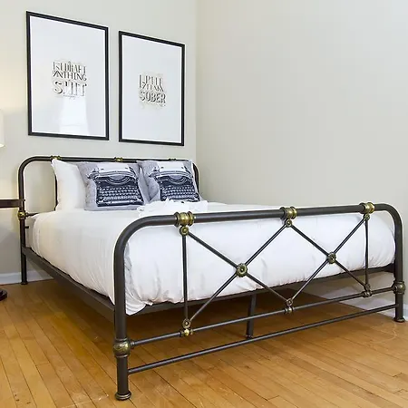 Two-bedroom On N Southport Avenue Apt 3b *