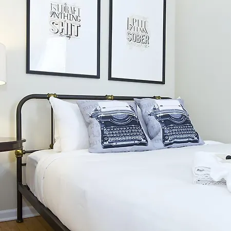 Two-bedroom On N Southport Avenue Apt 3b