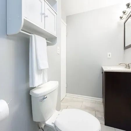 Five-bedroom On W Belmont Avenue Apt 3f Apartment *
