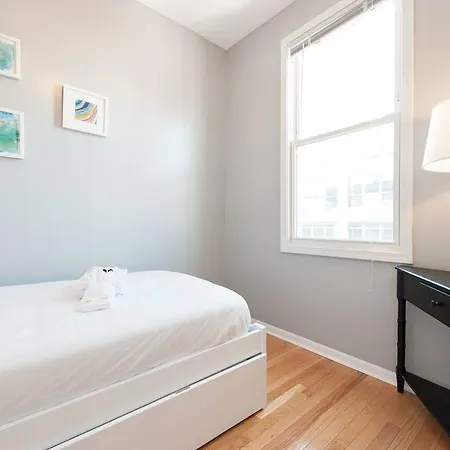 Five-bedroom On W Belmont Avenue Apt 3f