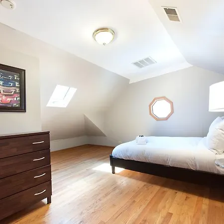 Apartment Five-bedroom On W Belmont Avenue Apt 3f *