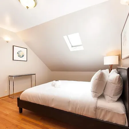 Five-bedroom On W Belmont Avenue Apt 3f