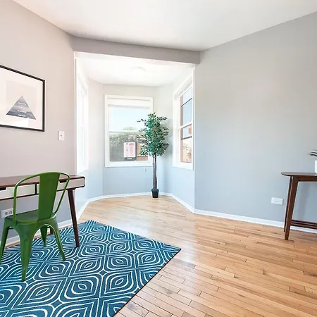 Five-bedroom On W Belmont Avenue Apt 3f