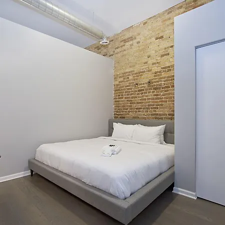 Aparthotel Sonder — Division