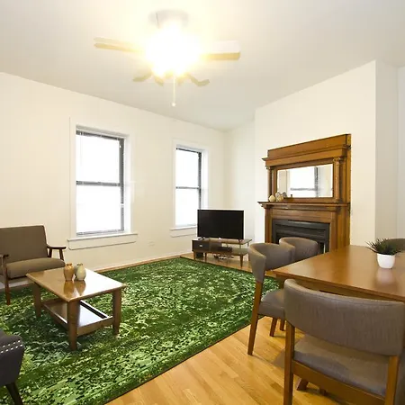 Apartment Four-bedroom On W Grace Street Apt 1w