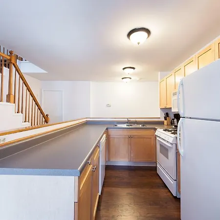 Three-bedroom On N Lincoln Avenue Apt 2f * Chicago
