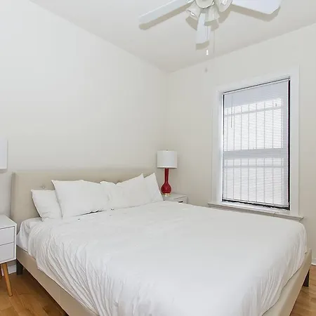 Apartment Four-bedroom On W Grace Street Apt 1e *