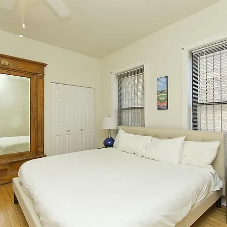 Four-bedroom On W Grace Street Apt 1e Apartment *