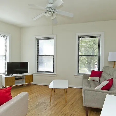 Apartment Four-bedroom On W Grace Street Apt 1e