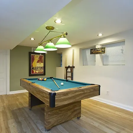 Apartment Three-bedroom On W Berwyn Avenue Apt 1