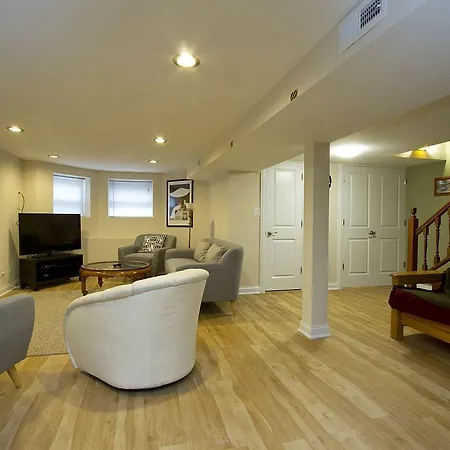 Three-bedroom On W Berwyn Avenue Apt 1 Apartment