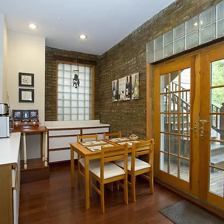 Three-bedroom On W Berwyn Avenue Apt 1 * Chicago