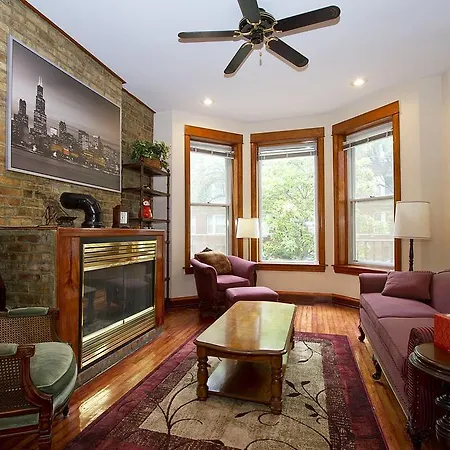 Three-bedroom On W Berwyn Avenue Apt 1 Apartment