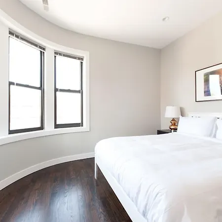 Three-bedroom On N Damen Avenue Apt 3e Apartment *