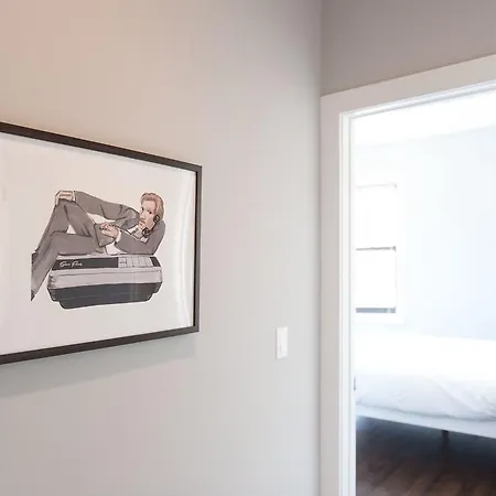 Apartment Three-bedroom On N Damen Avenue Apt 3e