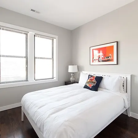 Apartment Three-bedroom On N Damen Avenue Apt 3e *