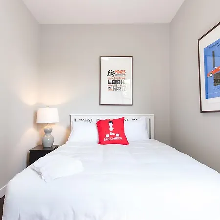 Three-bedroom On N Damen Avenue Apt 3e Apartment