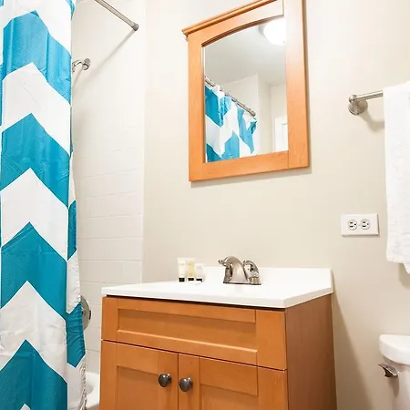 Two-bedroom On N Lincoln Avenue Apt 2r Apartment Chicago