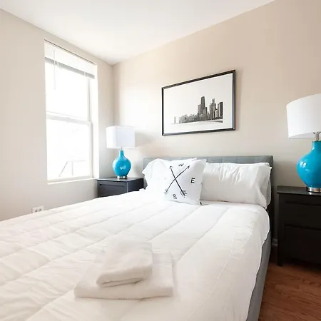 Apartment Two-bedroom On N Lincoln Avenue Apt 2r Chicago