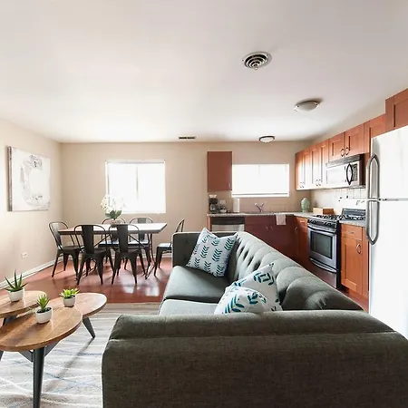 Apartment Two-bedroom On N Lincoln Avenue Apt 2r