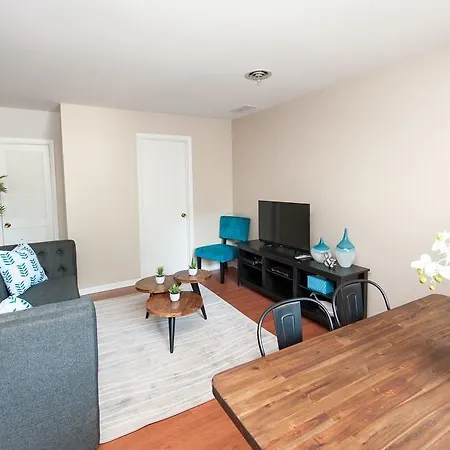 Two-bedroom On N Lincoln Avenue Apt 2r